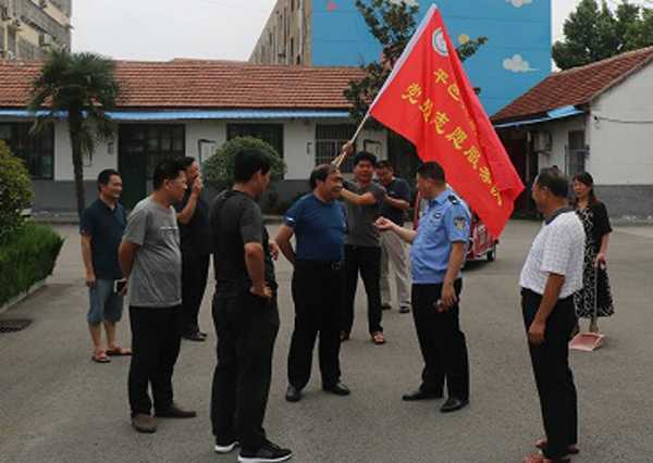 兴蒙学校开展主题党日活动(图1) 兴蒙学校开展主题党日活动(图1)