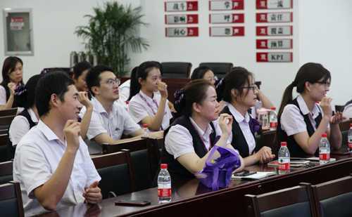 中国光大银行济南分行开展服务用语培训(图1) 中国光大银行济南分行开展服务用语培训(图1)