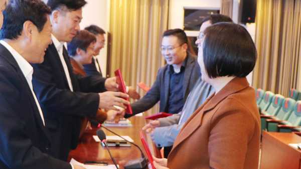 任贤唯能 打造优质高效年级主任队伍(图1) 任贤唯能 打造优质高效年级主任队伍(图1)