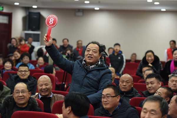 山东郯城：竞卖书画作品 救助贫困儿童(图2)