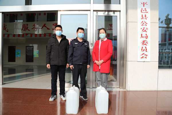 警民鱼水情谊深   颗颗爱心送亲人(图2)