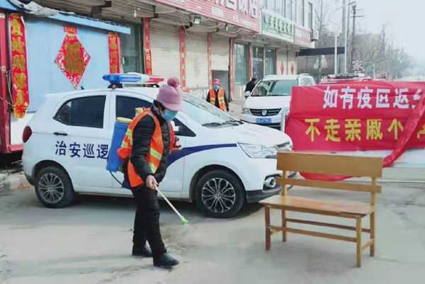 保洁员：为八万铜石人民筑牢疫情防线(图1)