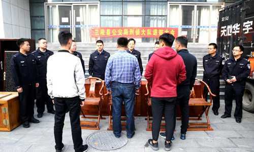兰陵公安:利剑高悬斩黑恶 重拳出击保平安(图5) 兰陵公安:利剑高悬斩黑恶 重拳出击保平安(图5)