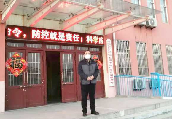 齐华校长深入校园检查肺炎疫情防控工作(图1) 齐华校长深入校园检查肺炎疫情防控工作(图1)