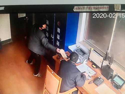 发生在资邱派出所温暖的一幕……(图1) 发生在资邱派出所温暖的一幕……(图1)