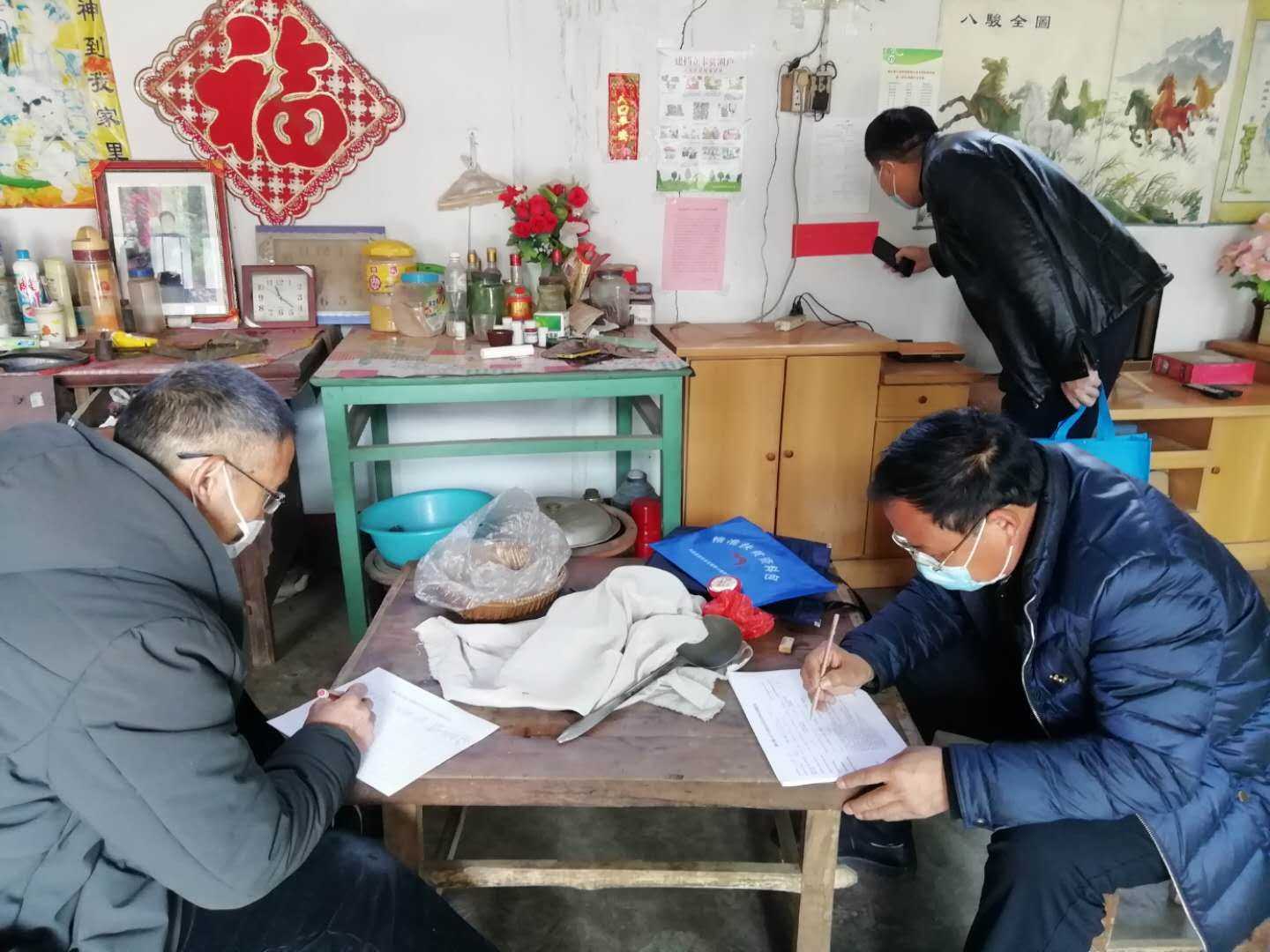 全面开展脱贫攻坚春季遍访活动(图1)