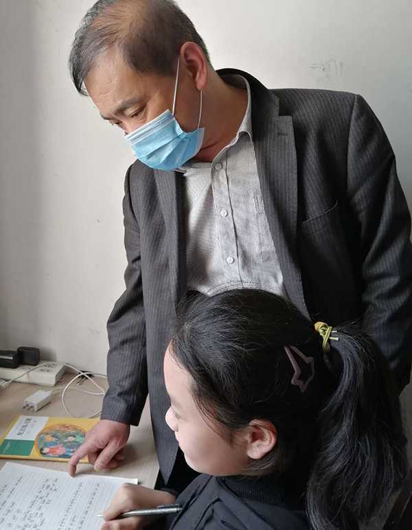 校长张国锋:零距离查看学生网上学习情况(图1) 校长张国锋:零距离查看学生网上学习情况(图1)