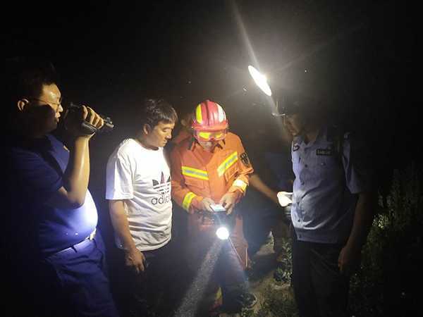 江苏驴友50余人困山林 蒙山公安6小时安全解救(图1) 江苏驴友50余人困山林 蒙山公安6小时安全解救(图1)
