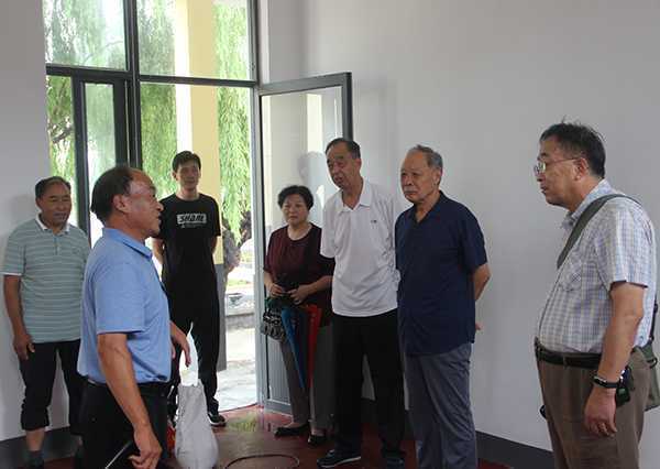杜晓飞将一宗珍贵资料交给沂蒙老区罗圈峪村(图3) 杜晓飞将一宗珍贵资料交给沂蒙老区罗圈峪村(图3)