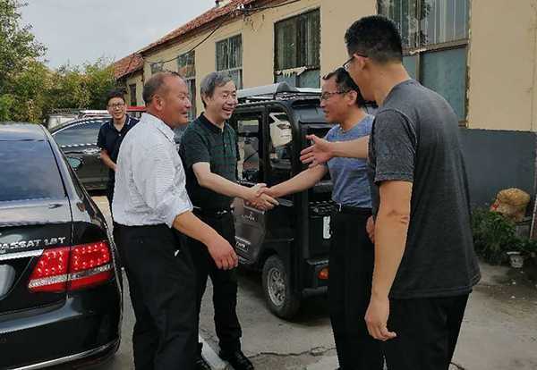 南京国家皮肤病研究所孙建方教授赴平邑指导(图1)