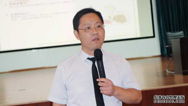 “职业精神与团队意识”讲座铺设教育亮光之道(图2) “职业精神与团队意识”讲座铺设教育亮光之道(图2)