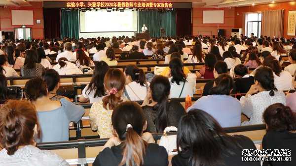“职业精神与团队意识”讲座铺设教育亮光之道(图3) “职业精神与团队意识”讲座铺设教育亮光之道(图3)