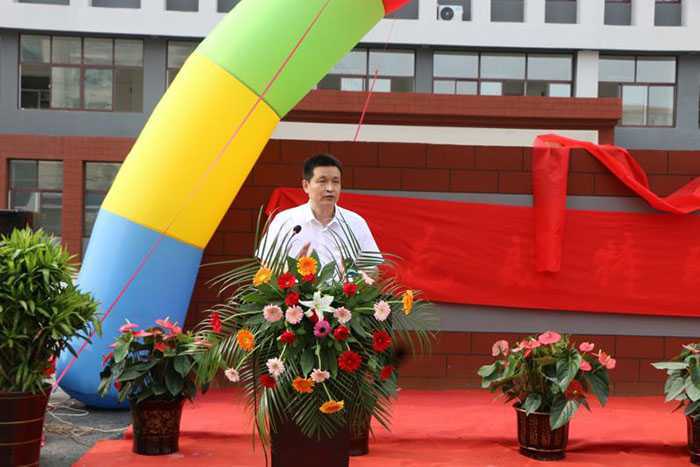 曹兆清为平邑县特殊教育学校乔迁揭牌(图3) 曹兆清为平邑县特殊教育学校乔迁揭牌(图3)