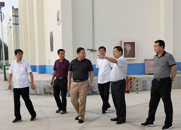 临沂：平邑县人大常委会调研保粮食安全工作(图2)