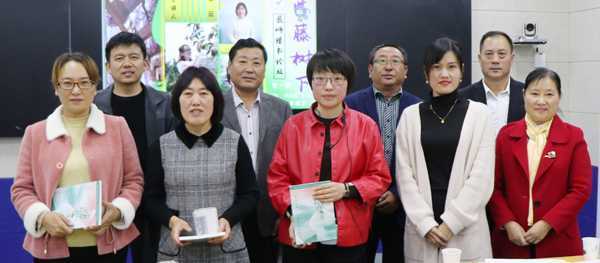 平邑县实验小学开展首届“紫藤树下”读书论坛(图3) 平邑县实验小学开展首届“紫藤树下”读书论坛(图3)