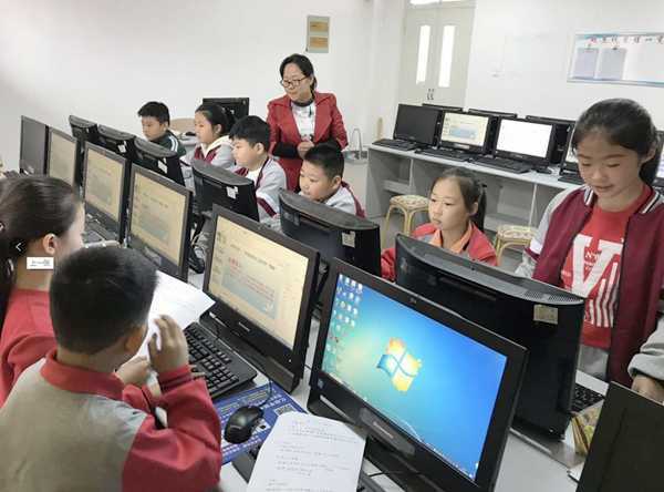 地方镇中心校开展信息技术教师素质提升活动(图3) 地方镇中心校开展信息技术教师素质提升活动(图3)