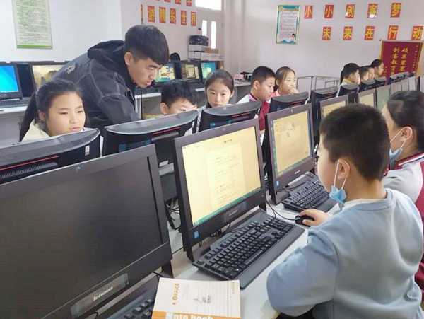 地方镇中心校开展信息技术教师素质提升活动(图1) 地方镇中心校开展信息技术教师素质提升活动(图1)