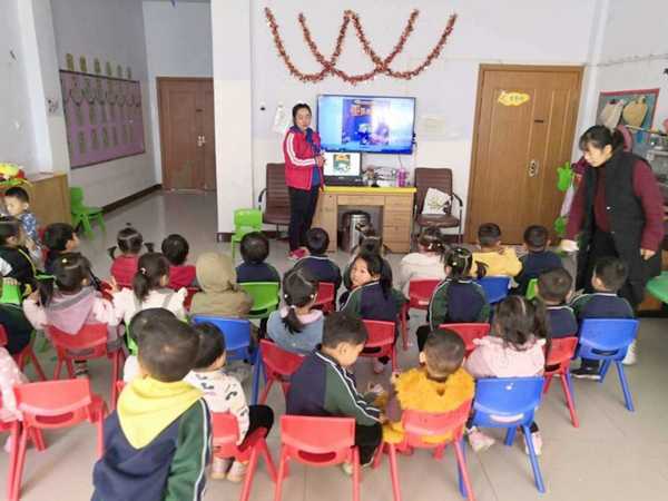 地方镇中心幼儿园开展庆祝重阳节系列活动(图1) 地方镇中心幼儿园开展庆祝重阳节系列活动(图1)
