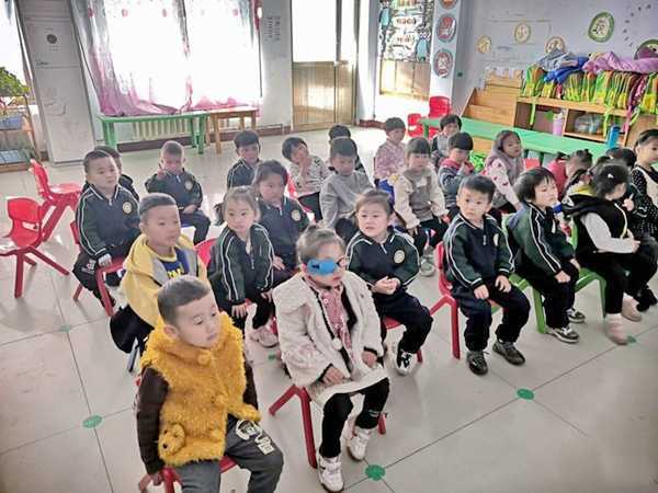 地方镇中心幼儿园开展庆祝重阳节系列活动(图2) 地方镇中心幼儿园开展庆祝重阳节系列活动(图2)