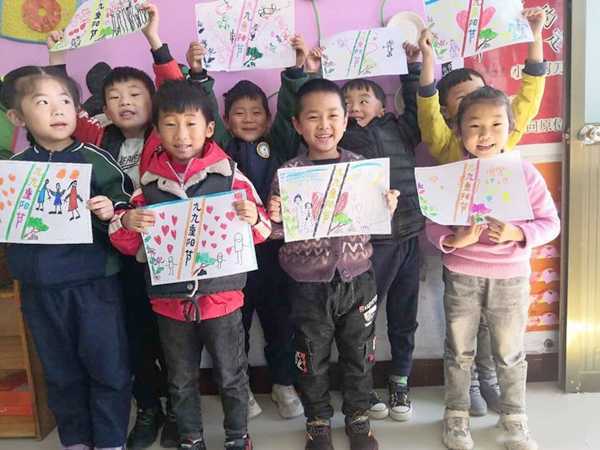 地方镇中心幼儿园开展庆祝重阳节系列活动(图3) 地方镇中心幼儿园开展庆祝重阳节系列活动(图3)