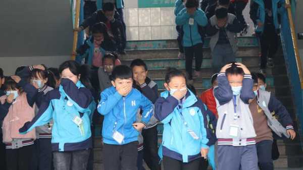 疏散、消防常态化 平邑县实验小学练的“好”(图3) 疏散、消防常态化 平邑县实验小学练的“好”(图3)
