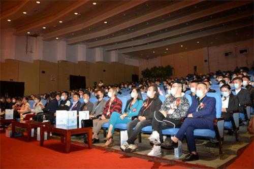 临沂市美发美容行业协会召开交流大会(图2) 临沂市美发美容行业协会召开交流大会(图2)