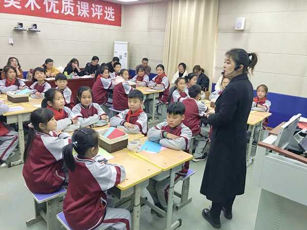 地方镇中心校成功举办全县美术优质课评比活动(图1) 地方镇中心校成功举办全县美术优质课评比活动(图1)