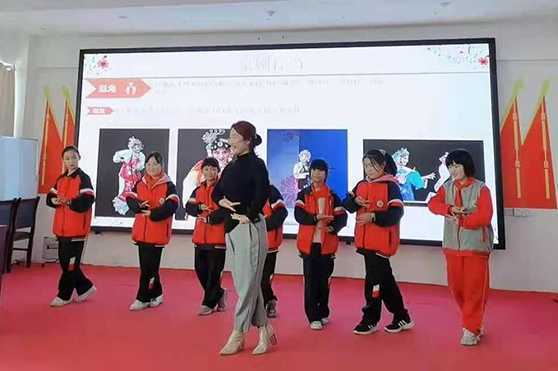 平邑县文旅局“戏曲进校园”活动走进丰阳(图2) 平邑县文旅局“戏曲进校园”活动走进丰阳(图2)