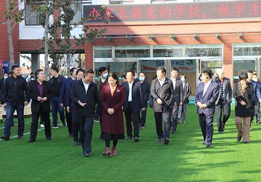 情系教育发展 心系家长满意(图1) 情系教育发展 心系家长满意(图1)