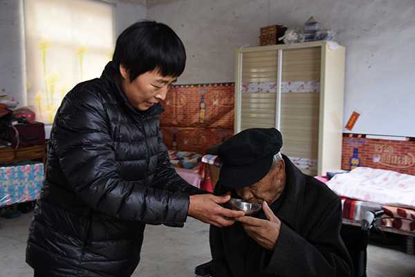 陈现霞：悉心照料公婆 真情诠释孝道(图1)