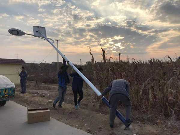 省派第一书记为利渊完小安装爱心路灯(图1) 省派第一书记为利渊完小安装爱心路灯(图1)