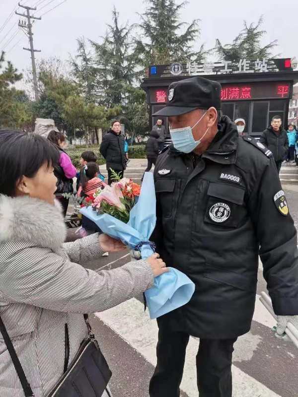 危急时刻伸援手 有惊无险义勇为(图2)