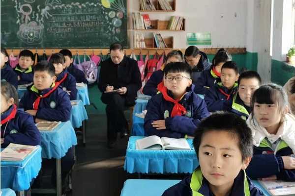 平邑兴蒙学校举行语文“生本+展学”示范课活动(图1) 平邑兴蒙学校举行语文“生本+展学”示范课活动(图1)