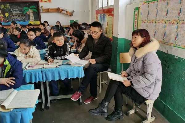 平邑兴蒙学校举行语文“生本+展学”示范课活动(图2) 平邑兴蒙学校举行语文“生本+展学”示范课活动(图2)
