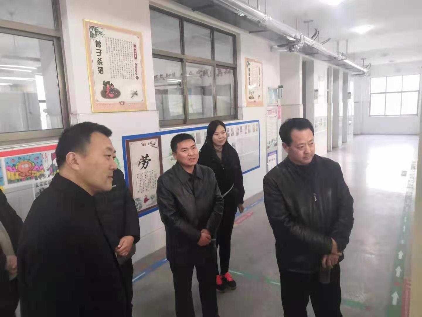 平邑县教体局领导到柏林镇中心校调研指导工作(图1) 平邑县教体局领导到柏林镇中心校调研指导工作(图1)