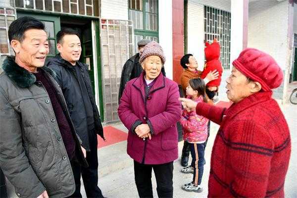 这边丢钱正心烦 那边送来开笑颜(图2)