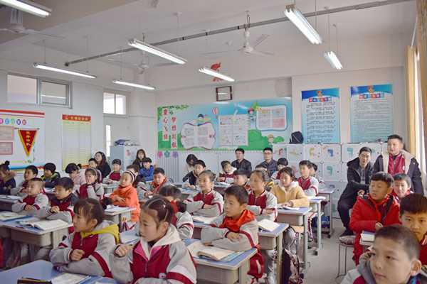 县教体局到地方镇中心校视导精致化管理工作(图1)