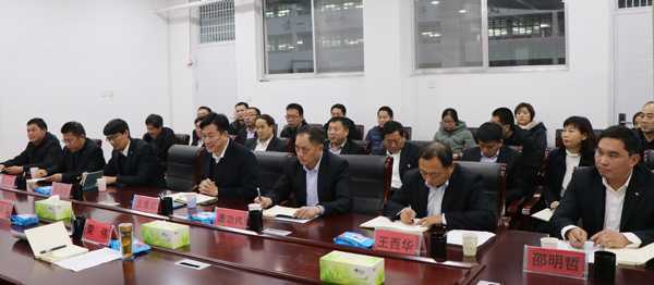 荣伟出席兴蒙学校思想政治工作座谈会(图2) 荣伟出席兴蒙学校思想政治工作座谈会(图2)