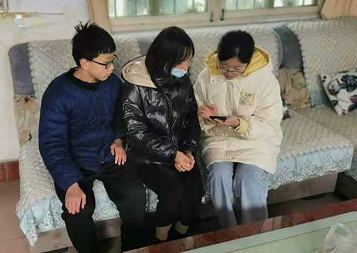 卞桥中学开展建档立卡贫困学生家访活动(图1)