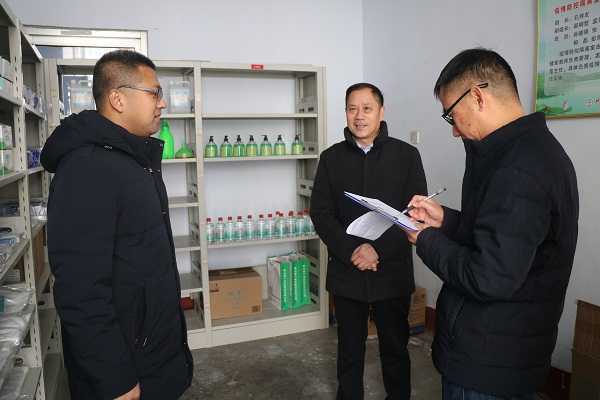 平邑县教体局赴兴蒙学校检查指导疫情防控(图2)