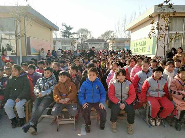 地方镇石井完小召开期中质量阶段性表彰大会(图1) 地方镇石井完小召开期中质量阶段性表彰大会(图1)