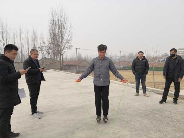 地方镇中心校开展庆元旦教职工趣味运动会(图1) 地方镇中心校开展庆元旦教职工趣味运动会(图1)