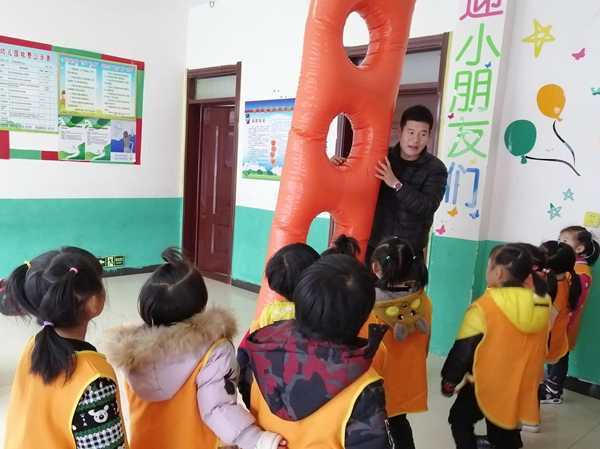 地方镇幼儿园掀起自主游戏热潮(图1) 地方镇幼儿园掀起自主游戏热潮(图1)