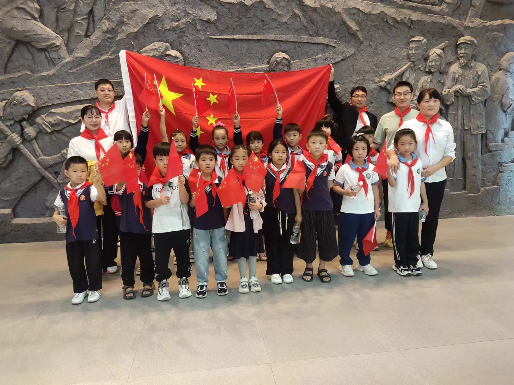 传承红色基因，弘扬九间棚精神  --地方镇新村完小开展红色研学活动