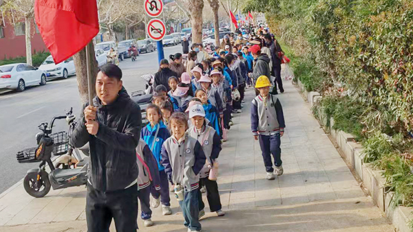 【校园快讯】"提质赋能·拥抱春天"主题踏青