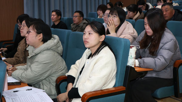 【山东平邑】实验小学举办 “专家引领促提升 全员育人启新篇”报告会