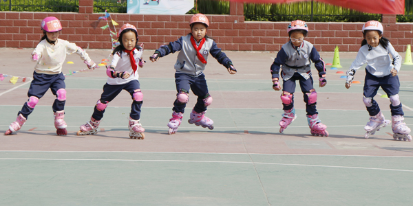 【山东平邑】实验小学第三校区成功举办校园轮滑竞速赛