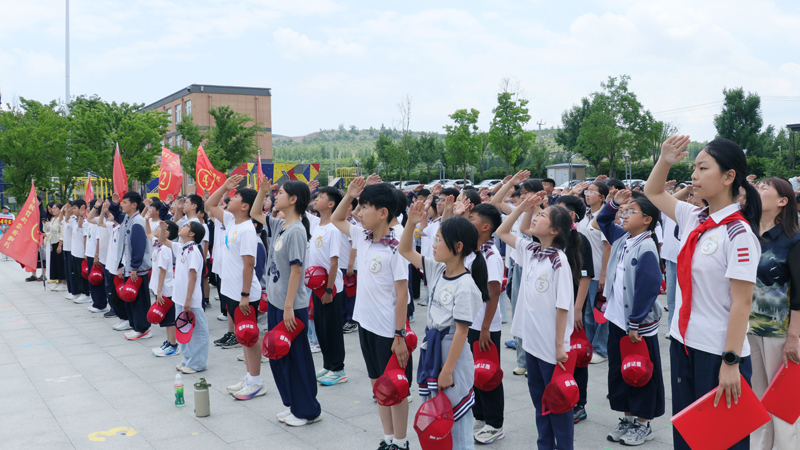 【山东平邑】实验小学在行走中“传承红色基因、探索自然奥秘”