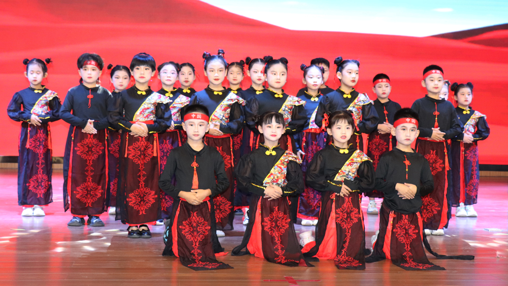铸魂启智  礼赞师光         ——平邑县实验小学第三校区隆重举办教师节表彰活动​