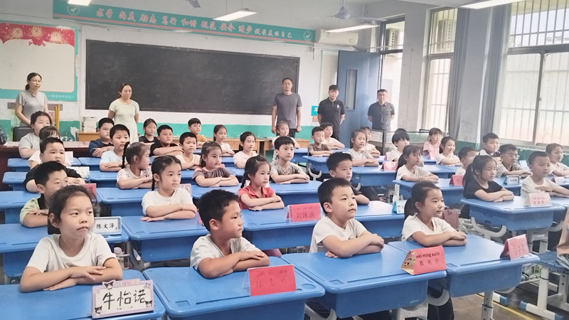 【山东平邑】规范路队与课堂常规，实验小学新生展示养成教育成果